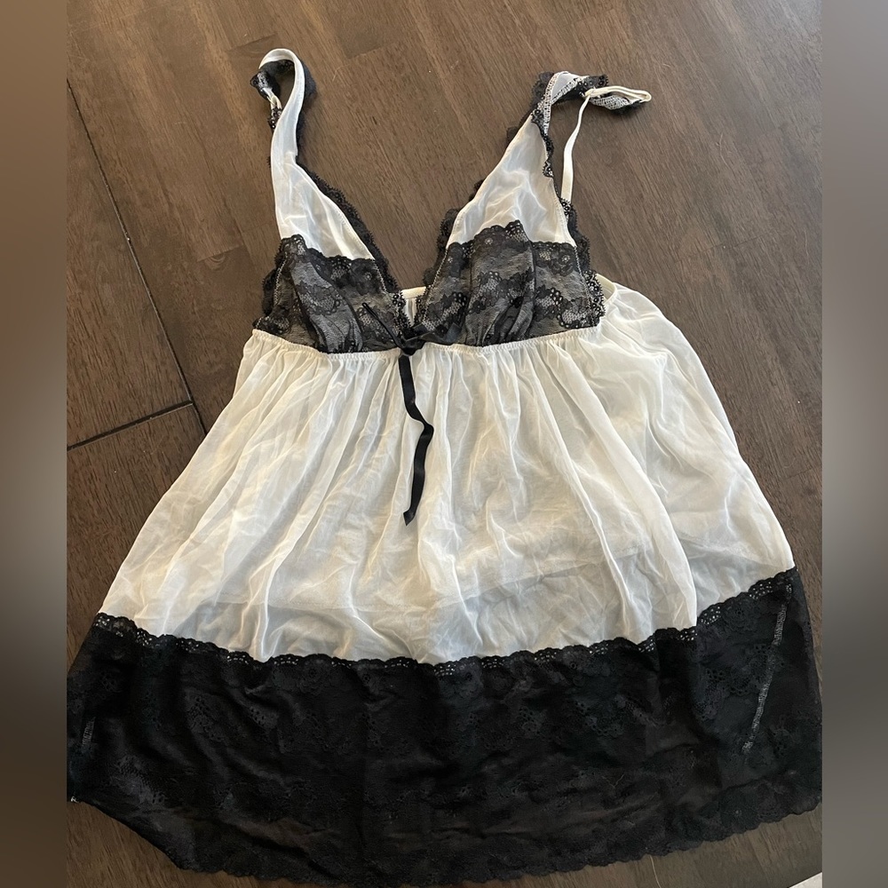 𝅺Victoria’s Secret Black & White Lace Contrast Camisole Top Lingerie Large